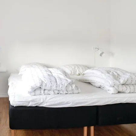 Three Bedroom In Apartment *